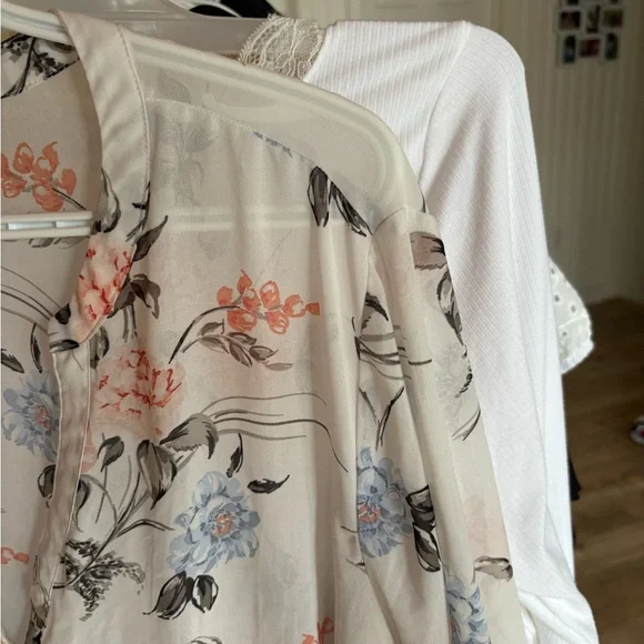 3X Shear torrid Floral Button-Front Blouse - Picture 4 of 5